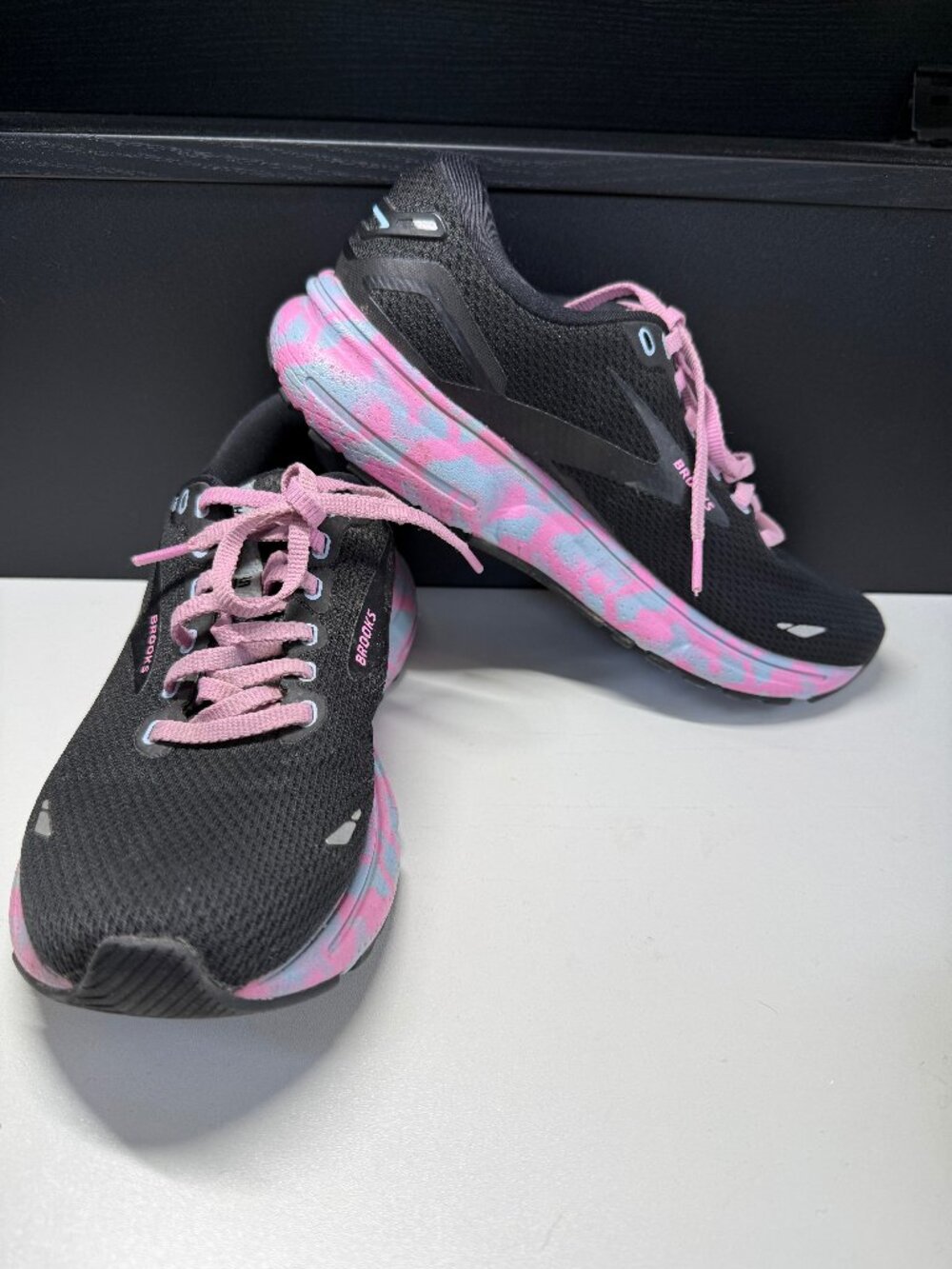 Brooks Womens Ghost 15 Black & Pink Lace Up Running Shoes Size 6 1/2B